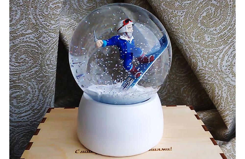 Подарок Vip персоне «Снежный шар Сноубордист»